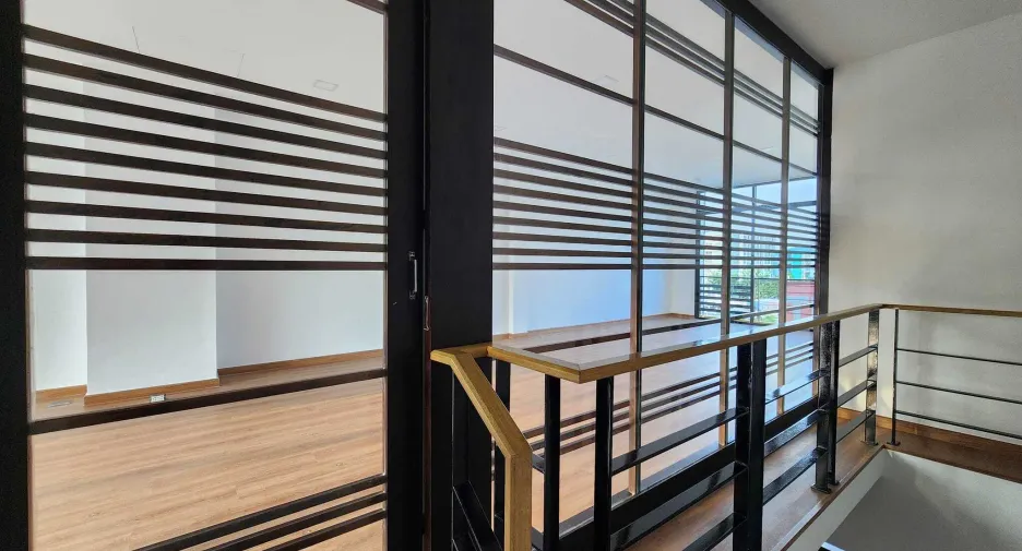 Büro zur Miete mit 3 Zimmer in Prawet, Bangkok