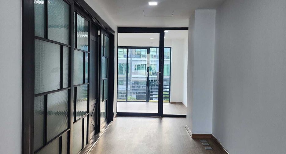 Büro zur Miete mit 3 Zimmer in Prawet, Bangkok