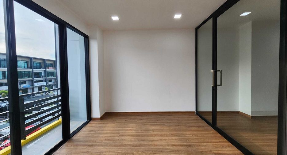 Büro zur Miete mit 3 Zimmer in Prawet, Bangkok