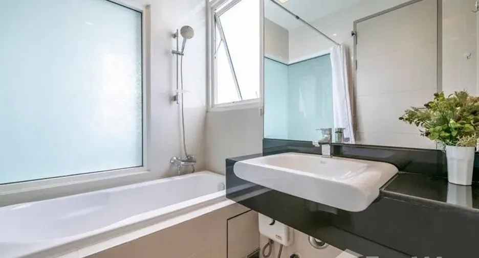 For rent 2 bedrooms condo in Ratchathewi, Bangkok