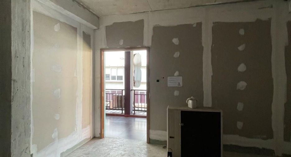 For rent 3 bedrooms retail Space in Phaya Thai, Bangkok