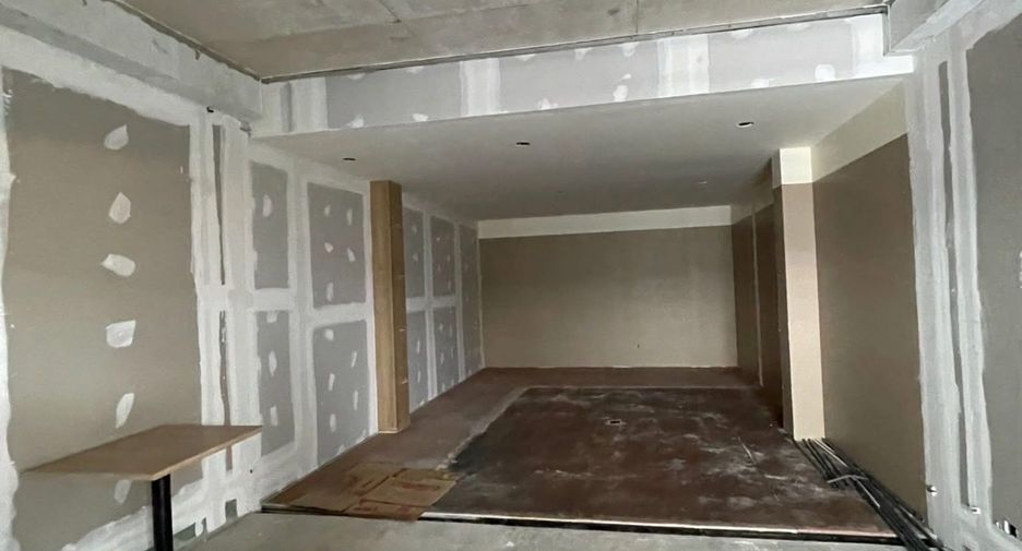 For rent 3 bedrooms retail Space in Phaya Thai, Bangkok
