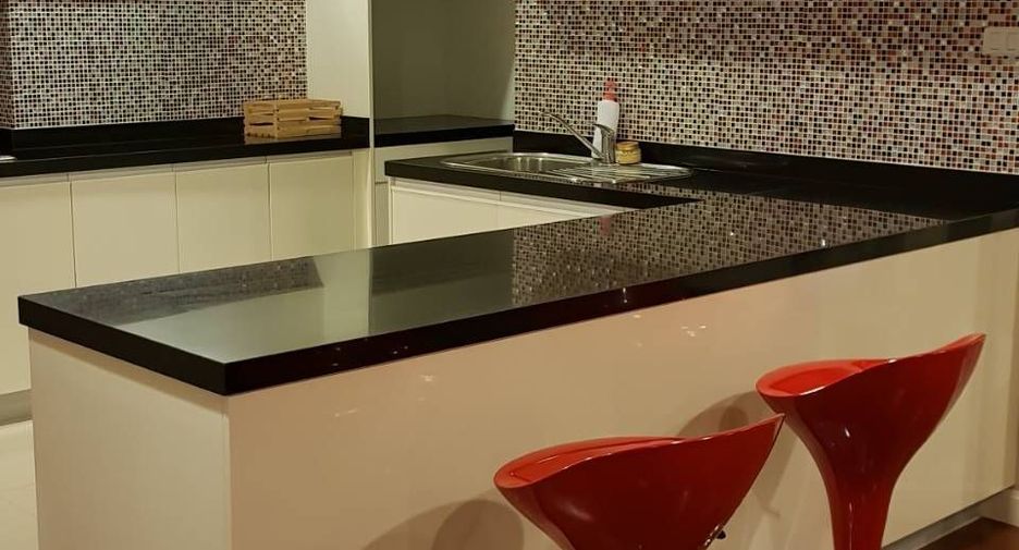 For rent 2 bedrooms condo in Huai Khwang, Bangkok