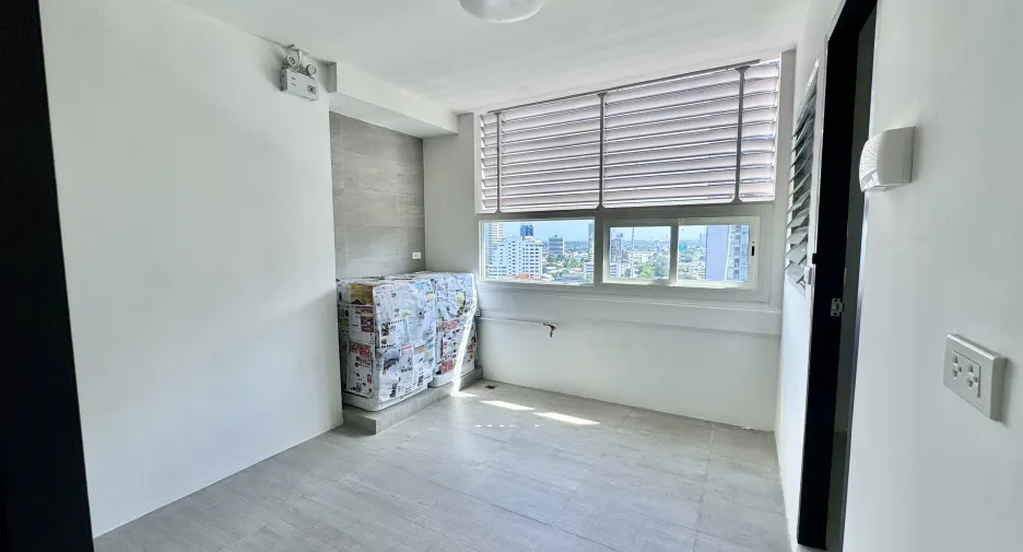 For rent 4 bedrooms condo in Khlong Toei, Bangkok