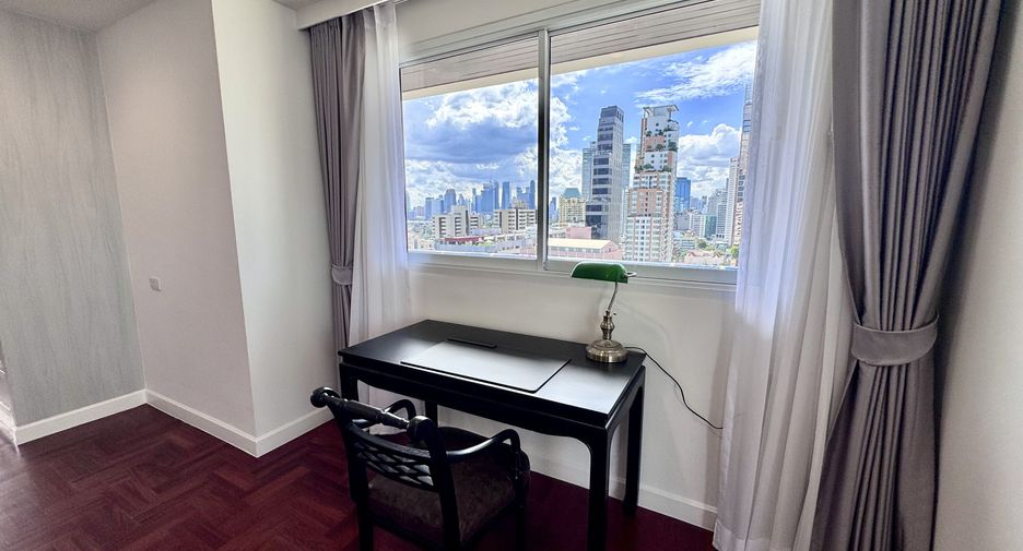 For rent 4 bedrooms condo in Khlong Toei, Bangkok