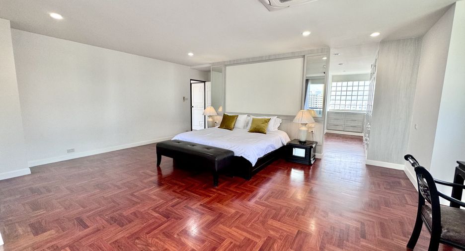 For rent 4 bedrooms condo in Khlong Toei, Bangkok