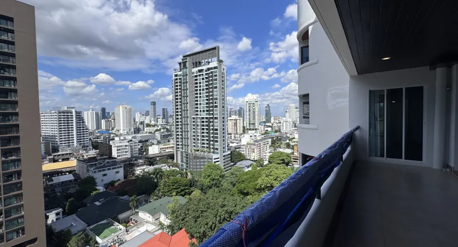 For rent 4 bedrooms condo in Khlong Toei, Bangkok