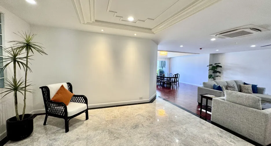 For rent 4 bedrooms condo in Khlong Toei, Bangkok