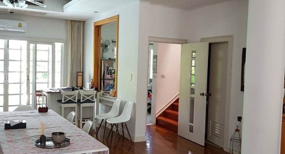 Reihenhaus zur Miete mit 3 Zimmer in Watthana, Bangkok