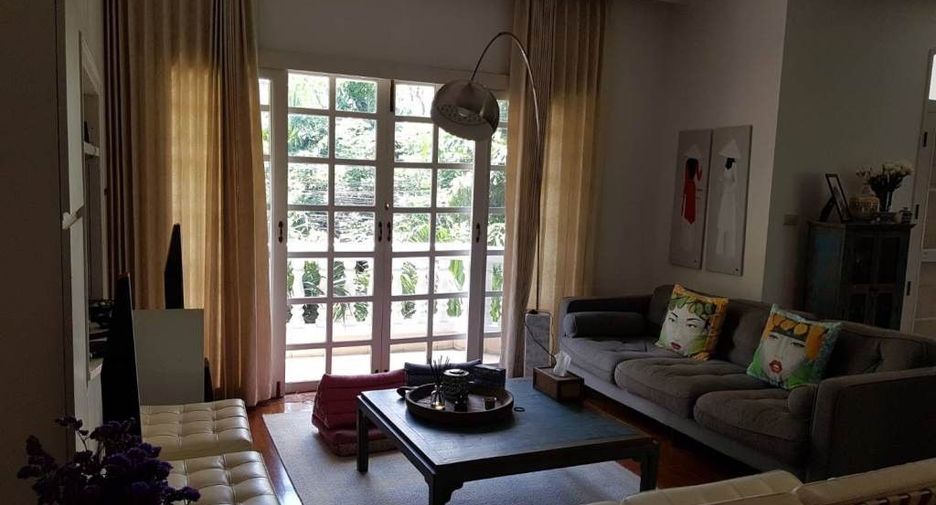 Reihenhaus zur Miete mit 3 Zimmer in Watthana, Bangkok
