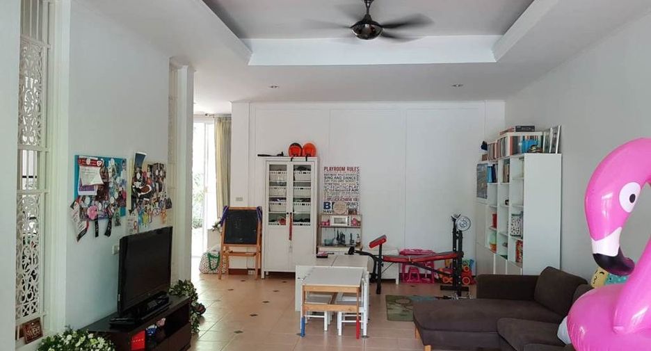Reihenhaus zur Miete mit 3 Zimmer in Watthana, Bangkok