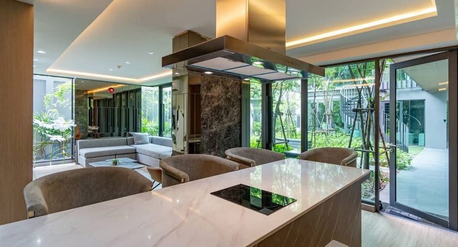 Condo en alquiler de 2 habitaciones en Huai Khwang, Bangkok