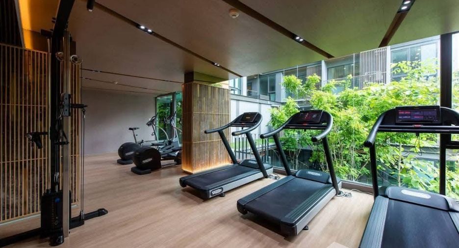 Condo en alquiler de 2 habitaciones en Huai Khwang, Bangkok