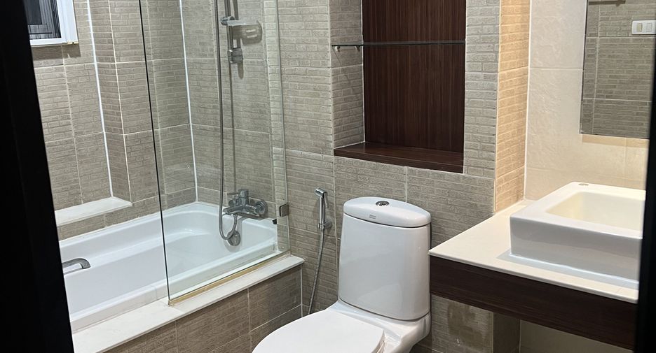 For rent 2 bedrooms condo in Watthana, Bangkok