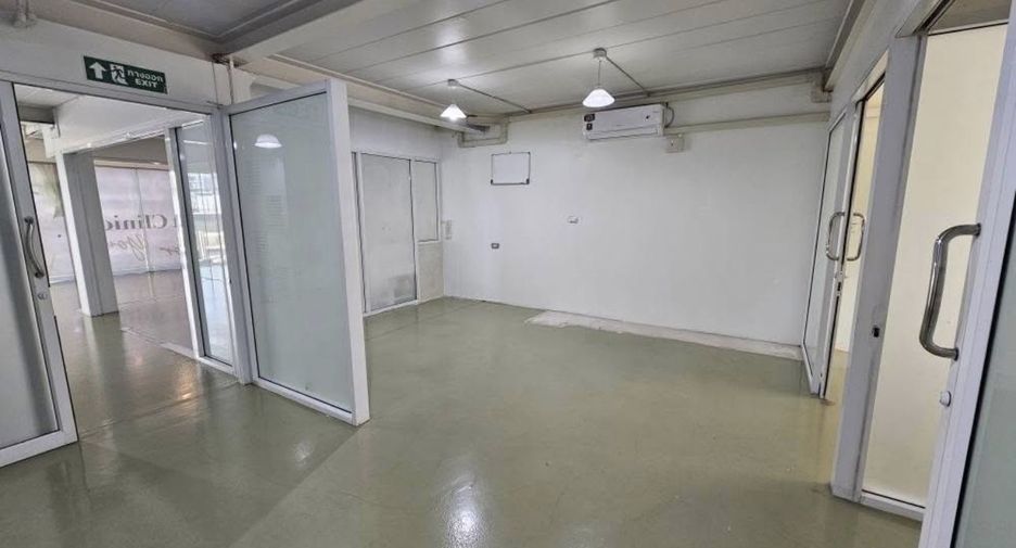 For rent 1 bed retail Space in Khlong Toei, Bangkok