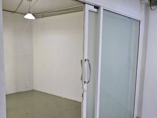 Аренда 1 кровать торговое помещение в Кхлонг Тоеи, Бангкок