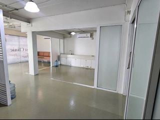 Аренда 1 кровать торговое помещение в Кхлонг Тоеи, Бангкок