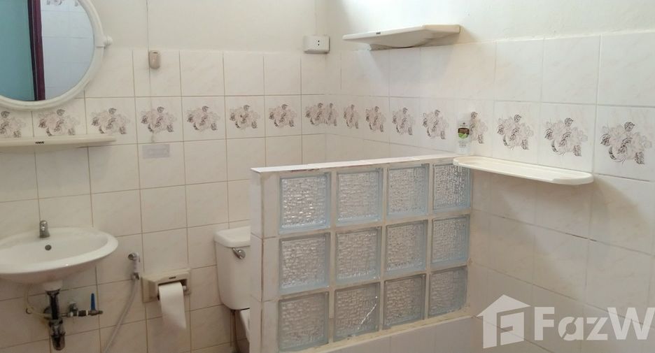 For rent 3 bedrooms retail Space in Phaya Thai, Bangkok