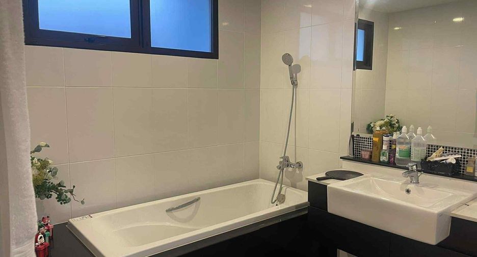 For rent 5 bedrooms house in Saphan Sung, Bangkok