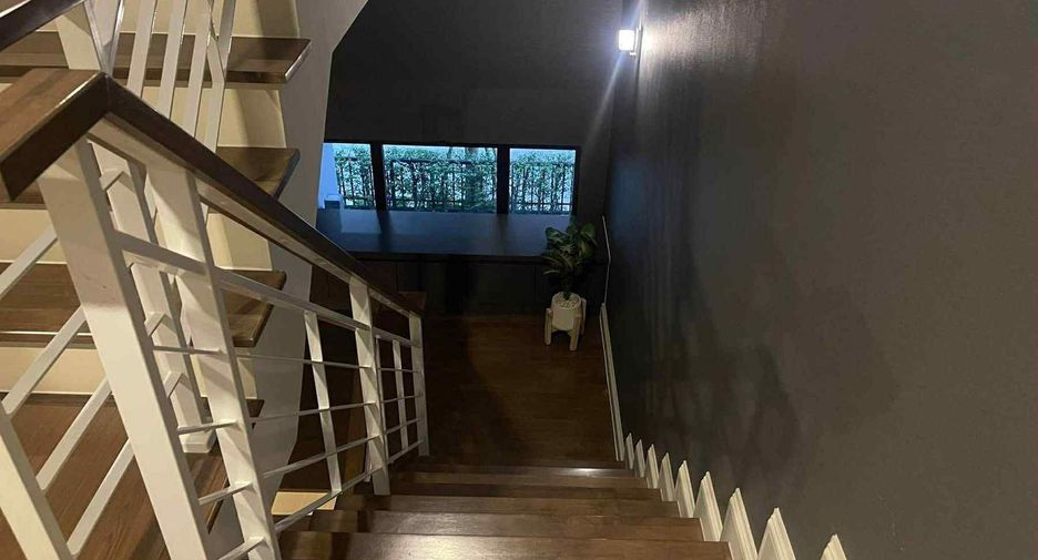 For rent 5 bedrooms house in Saphan Sung, Bangkok