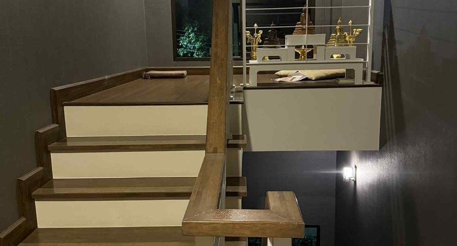 For rent 5 bedrooms house in Saphan Sung, Bangkok