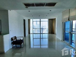 À louer 4 chambres condo à Pathum Wan, Bangkok