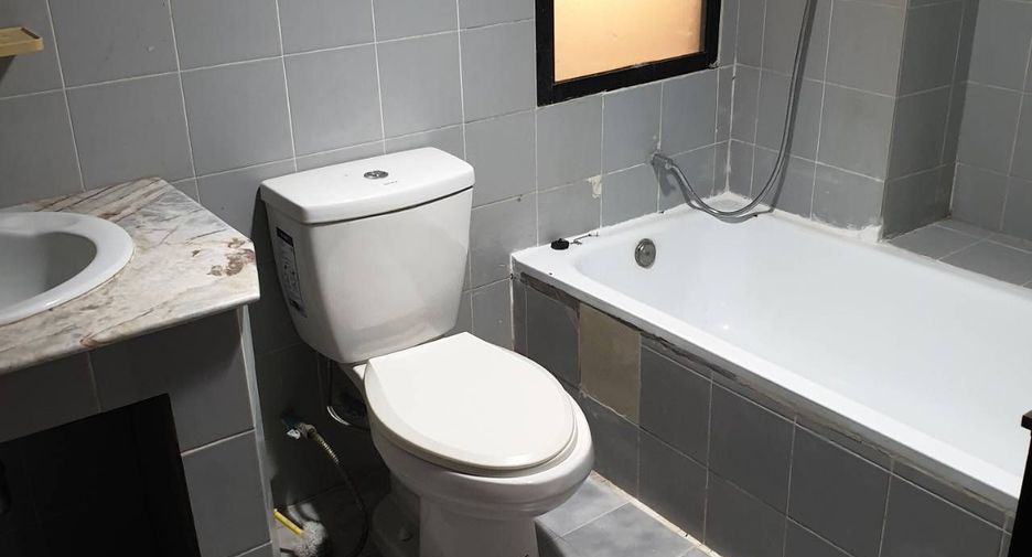 For rent 4 ベッドルーム townhouse in Chatuchak, Bangkok