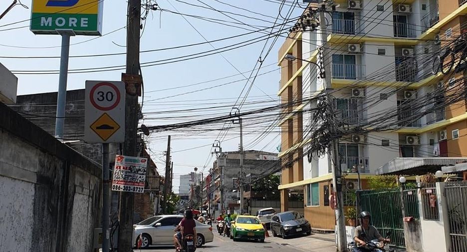 For rent 4 ベッドルーム townhouse in Chatuchak, Bangkok