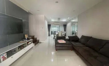 For rent 3 bedrooms townhouse in Lat Phrao, Bangkok