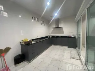 出租 3 卧室 联排别墅 在 Lat Phrao, 曼谷