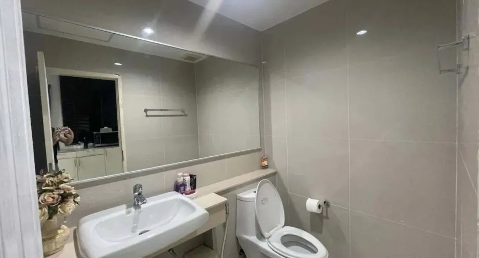 For rent 3 bedrooms townhouse in Lat Phrao, Bangkok