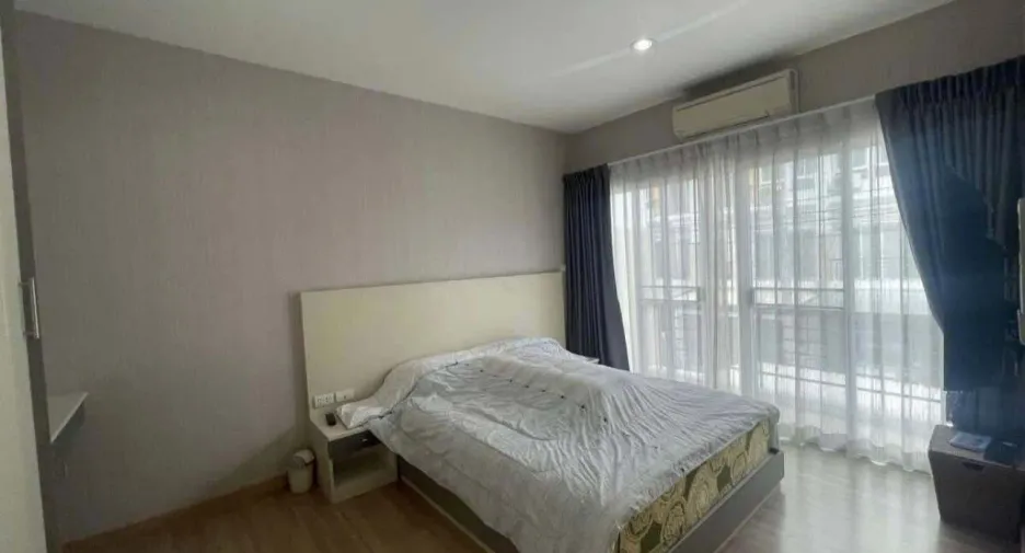 For rent 3 bedrooms townhouse in Lat Phrao, Bangkok