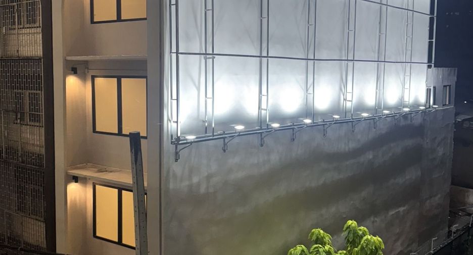 For rent retail Space in Phra Khanong, Bangkok