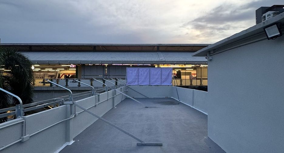 For rent retail Space in Phra Khanong, Bangkok