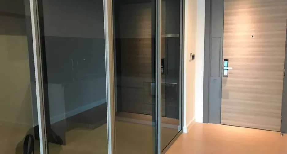 For rent 2 bedrooms condo in Bang Rak, Bangkok