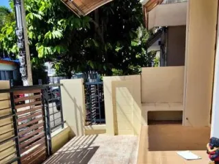 Reihenhaus zur Miete mit 3 Zimmer in Saphan Sung, Bangkok