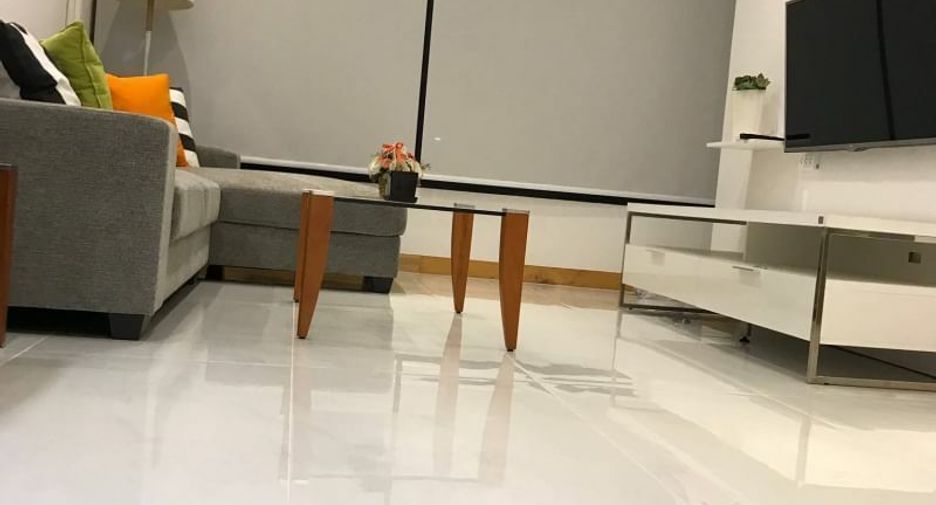 For rent 2 bedrooms condo in Pathum Wan, Bangkok
