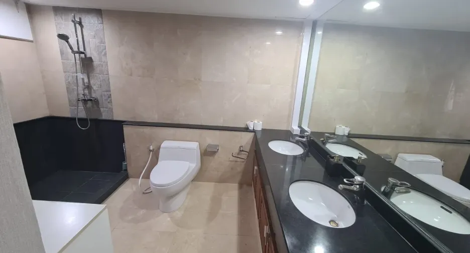 Condo en alquiler de 2 habitaciones en Sathon, Bangkok