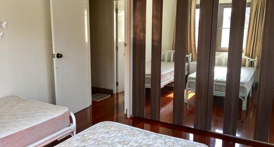 For rent 2 bedrooms house in Phra Khanong, Bangkok