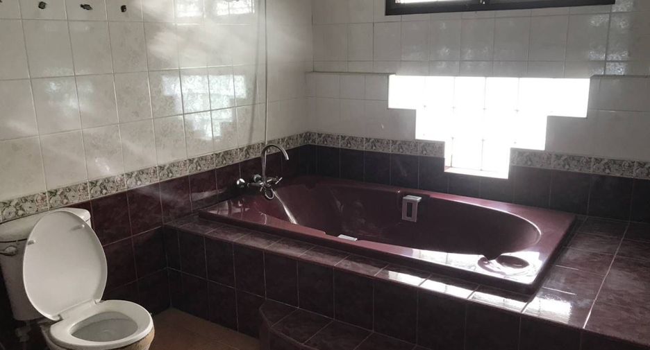 For rent 4 bedrooms townhouse in Bang Na, Bangkok