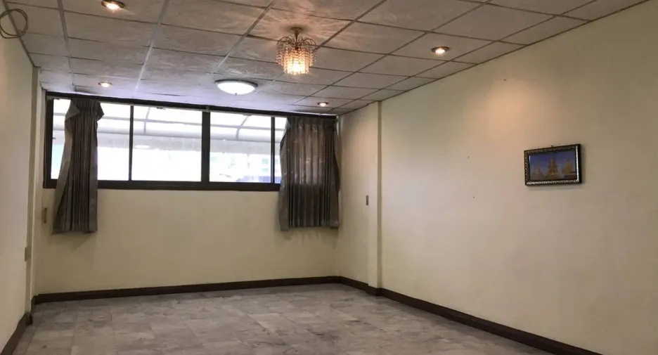 For rent 4 bedrooms townhouse in Bang Na, Bangkok
