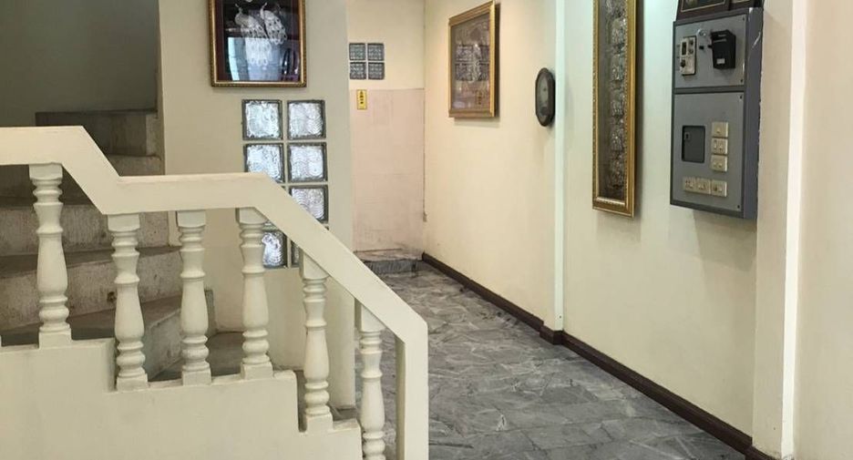 For rent 4 bedrooms townhouse in Bang Na, Bangkok