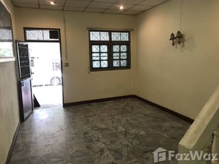For rent 4 bedrooms townhouse in Bang Na, Bangkok