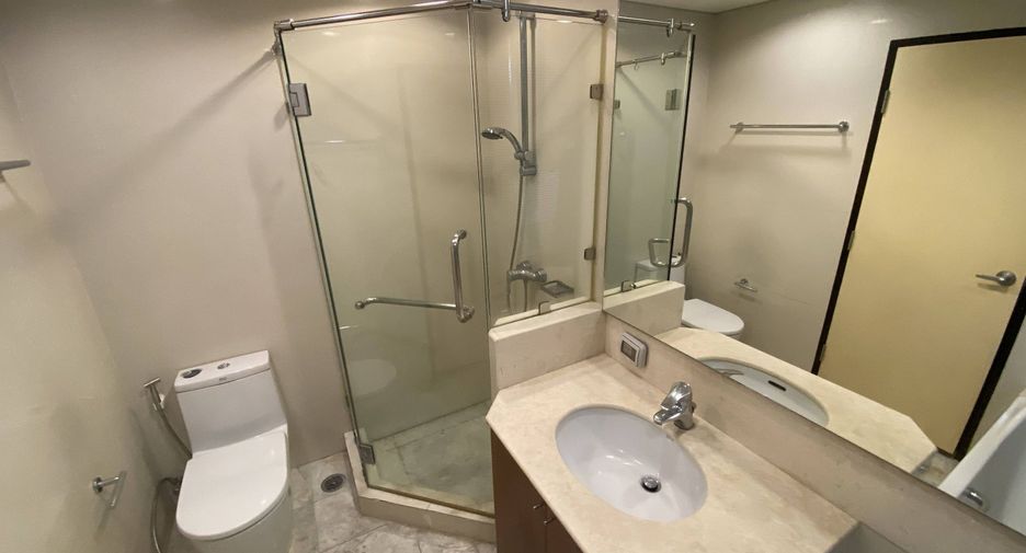 For rent 2 bedrooms condo in Khlong Toei, Bangkok