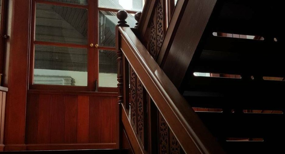 For rent 2 bedrooms house in Khlong Toei, Bangkok