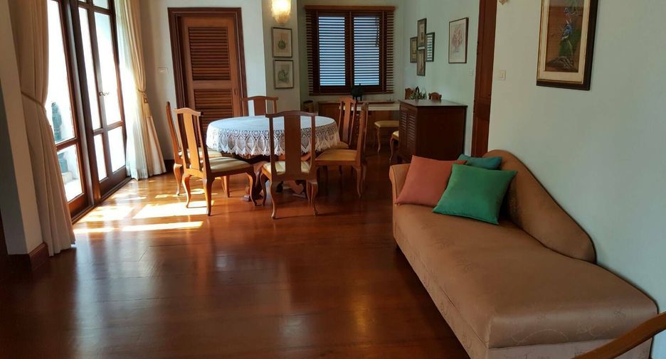 For rent 2 bedrooms house in Khlong Toei, Bangkok
