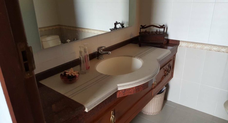 For rent 2 bedrooms house in Khlong Toei, Bangkok