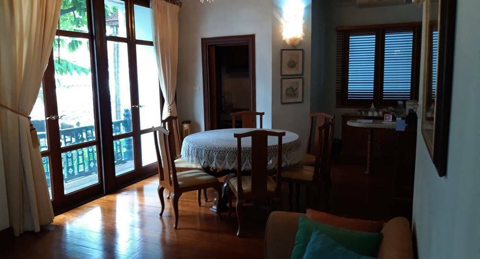 For rent 2 bedrooms house in Khlong Toei, Bangkok