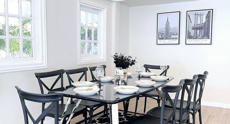 For rent 5 bedrooms villa in Watthana, Bangkok