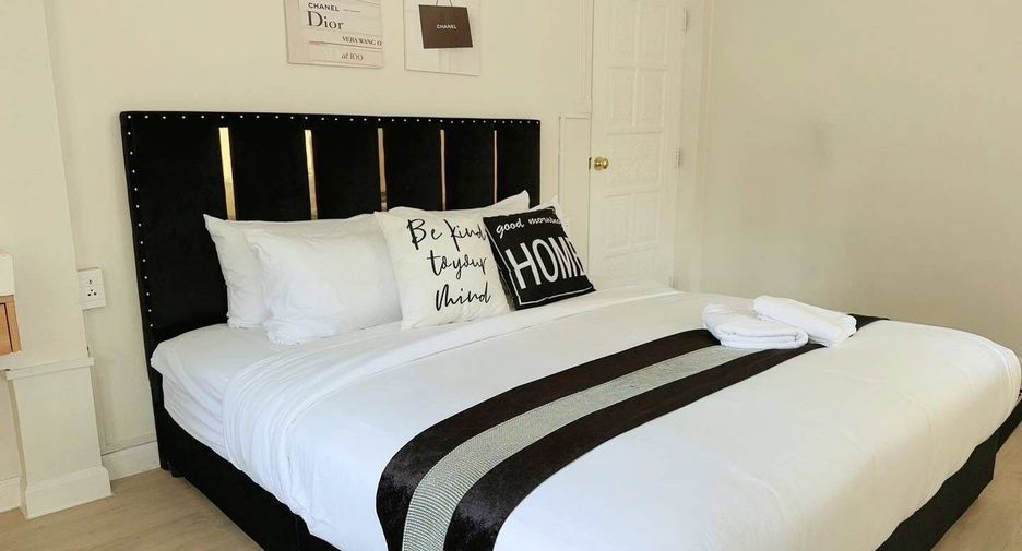 For rent 5 bedrooms villa in Watthana, Bangkok